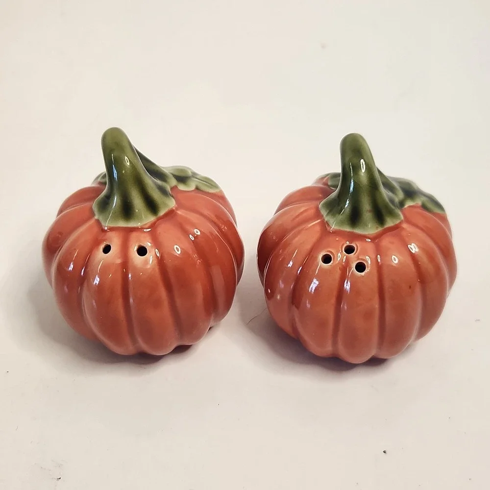 Ceramic Pumpkin Salt and Pepper Shakers Set Fall Autumn Thanksgiving Table Decor